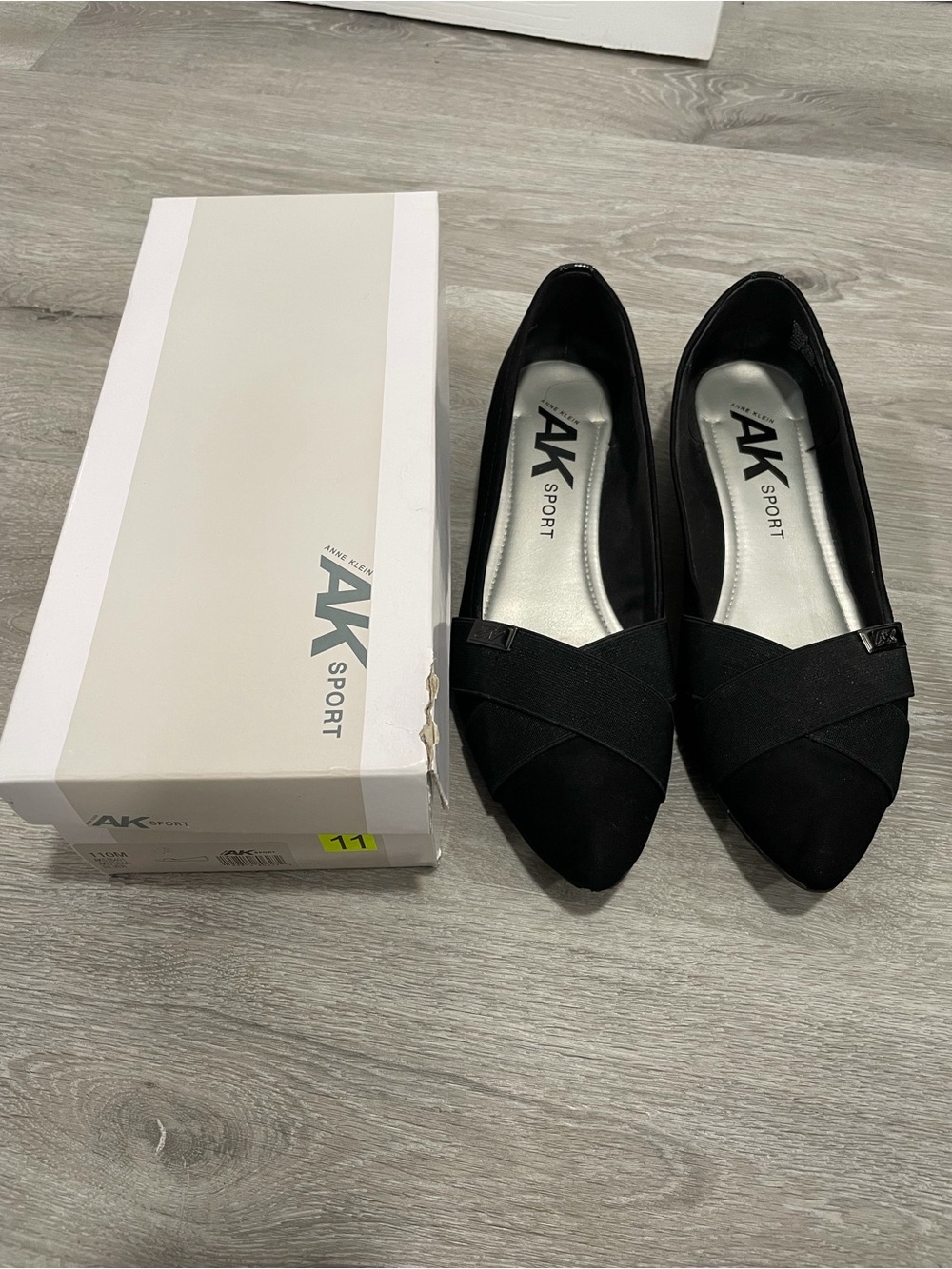 Women's Black Pointed Toe Flats - Picture 4 of 4